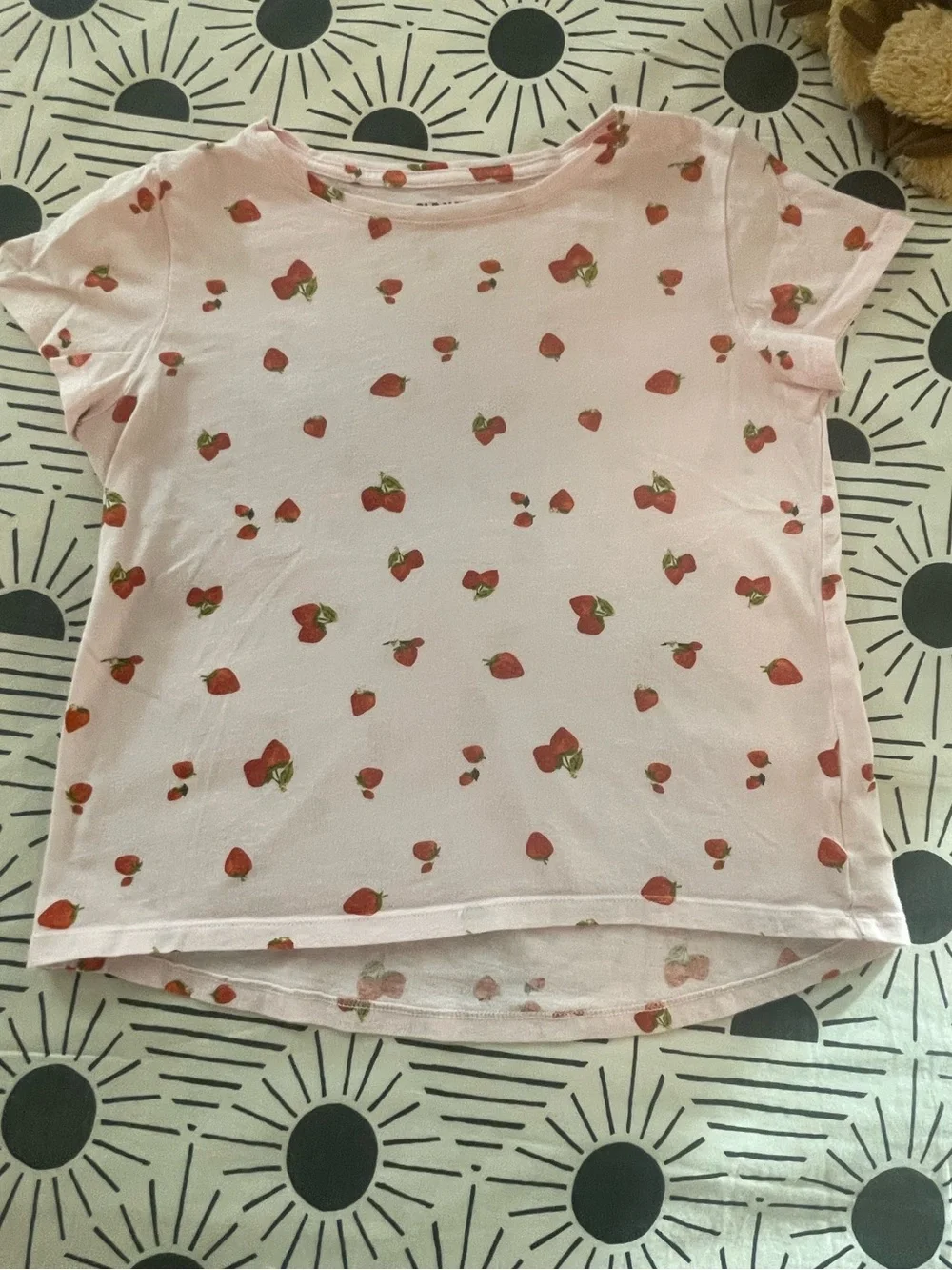 Cute Pink Old Navy Strawberry  Graphic Tee (Girl’s Sz L 10/12 yrs) FINAL PRICED